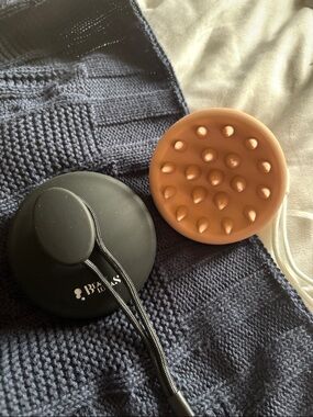 Black and Tan Silicone Scalp Massager Brush